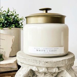 White & Cozy candle